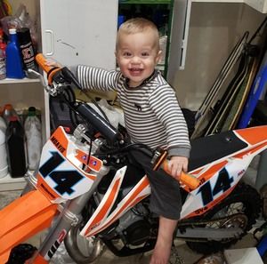 Meet your Posher, Dustin